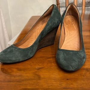 Clarks green suede rounded toe wedge heels. Size 9.